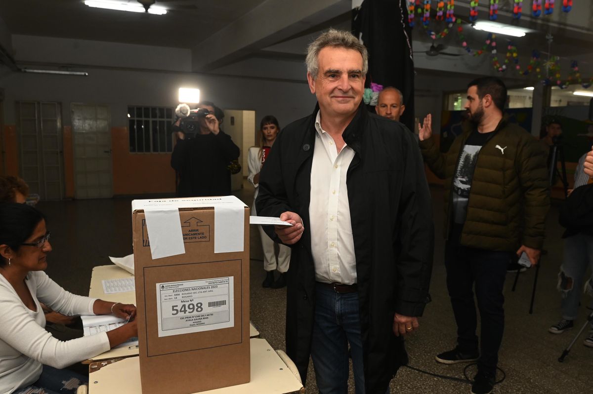 Agustín Rossi nació el 18 de octubre de 1959. Agustín Rossi nació el 18 de octubre de 1959.