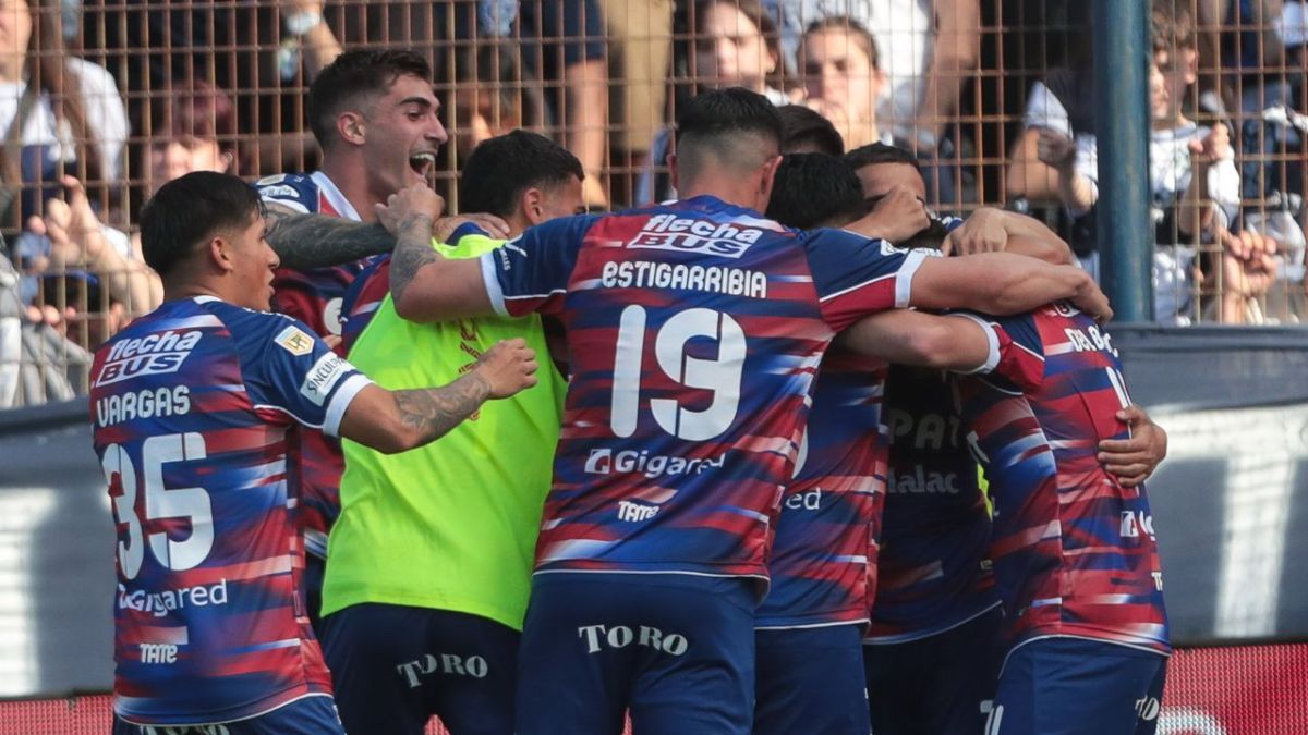 El Tatengue consiguió un triunfo clave en el Bosque y se subió a la cima de la Zona A. El Tatengue consiguió un triunfo clave en el Bosque y se subió a la cima de la Zona A.