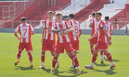 Con un doblete de Domina, Unión venció 2 a 0 a Independiente Rivadavia en el torneo de reserva. Con un doblete de Domina, Unión venció 2 a 0 a Independiente Rivadavia en el torneo de reserva.