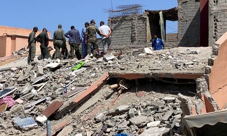 Un fuerte terremoto en Marruecos causó más de mil muertos y centenares de heridos, destruyó edificios y obligó a los habitantes de las principales ciudades a abandonar precipitadamente sus hogares. Un fuerte terremoto en Marruecos causó más de mil muertos y centenares de heridos, destruyó edificios y obligó a los habitantes de las principales ciudades a abandonar precipitadamente sus hogares.