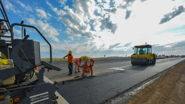 Pablo OIivares, ministro de Economía, indicó que el endeudamiento será destinado a obras públicas en Santa Fe.&nbsp;