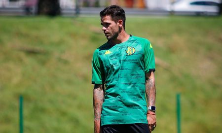 Fernando Gago dirigió su primera práctica como entrenador de Aldosivi. Fernando Gago dirigió su primera práctica como entrenador de Aldosivi.