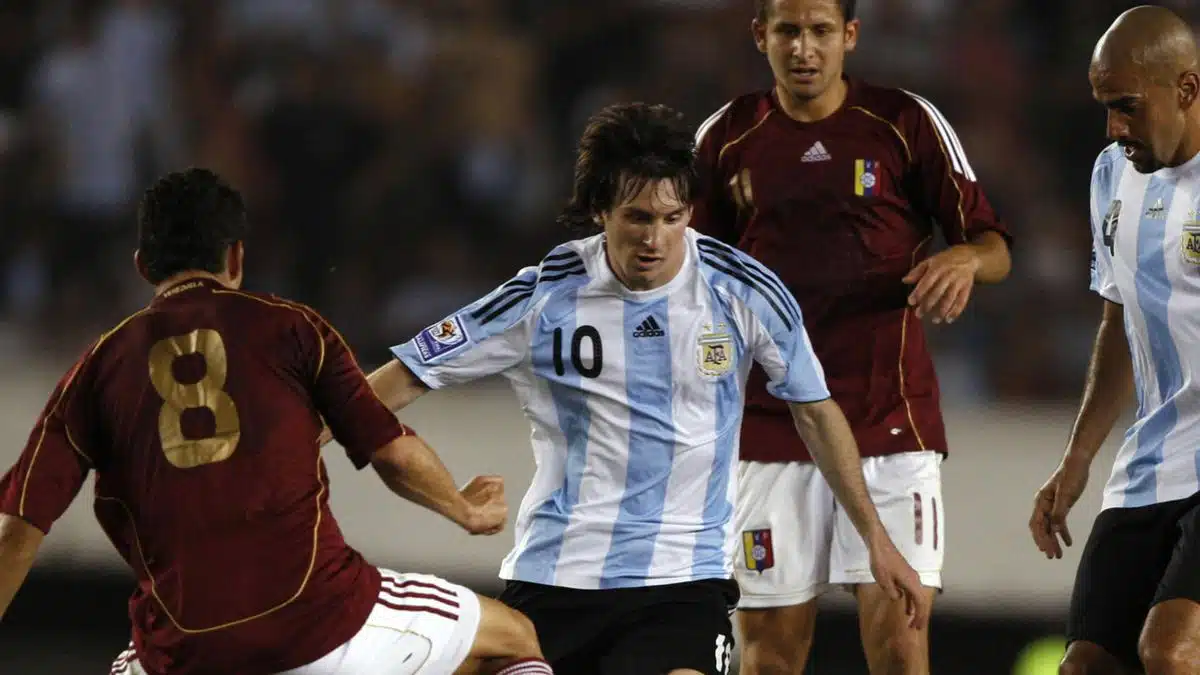 Antes de ese día, la 10 de Argentina la usaba Juan Román Riquelme. Antes de ese día, la 10 de Argentina la usaba Juan Román Riquelme.
