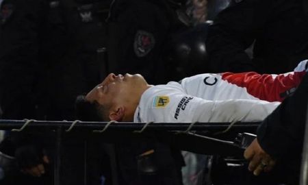 Rodrigo Aliendro se retiró golpeado del superclásico y River informó que sufrió graves fracturas en su rostro, por lo que será operado en los próximos días. Rodrigo Aliendro se retiró golpeado del superclásico y River informó que sufrió graves fracturas en su rostro, por lo que será operado en los próximos días.