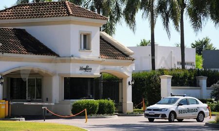 messi, aislado por covid positivo en un exclusivo barrio privado de rosario messi, aislado por covid positivo en un exclusivo barrio privado de rosario