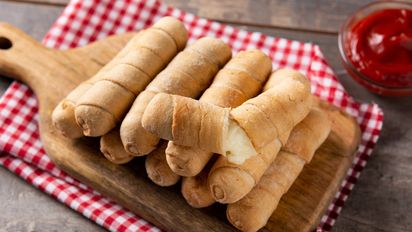 Cuando no hay nada en la heladera: los tequeños caseros de 2 ingredientes que salvan cualquier antojo