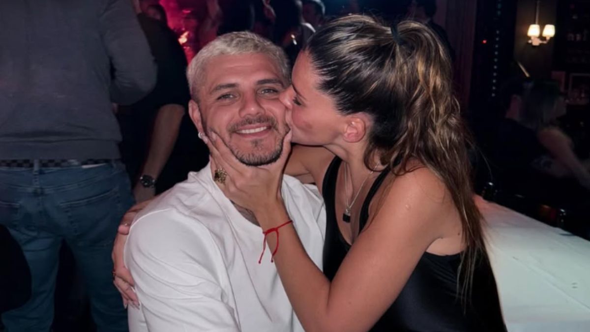 La periodista Juariu notó una nueva frase sobre el cuello del futbolista. Podría estar dedicado a la China Suárez.