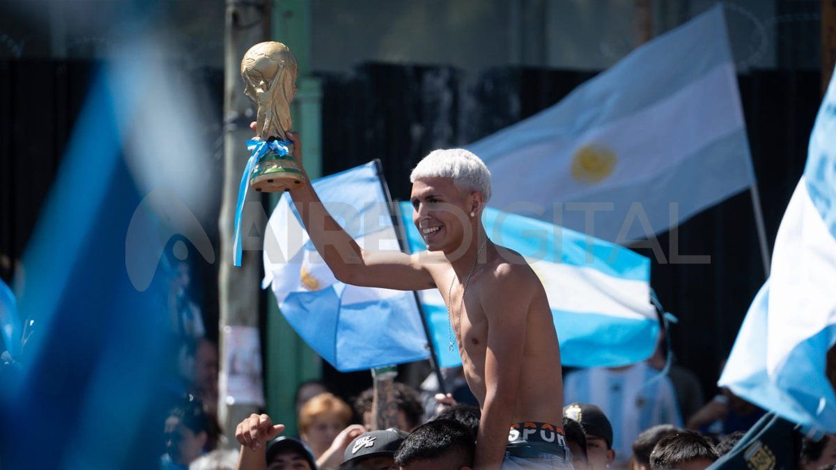 Miles de santafesinos se concentraron en la esquina de Bulevar y Rivadavia