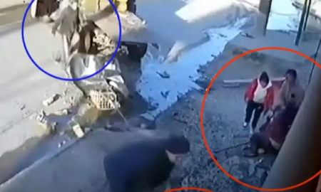 brutal accidente en gonzalez catan: un camion atropello a dos nenas y a una mujer, y quedo grabado en video brutal accidente en gonzalez catan: un camion atropello a dos nenas y a una mujer, y quedo grabado en video