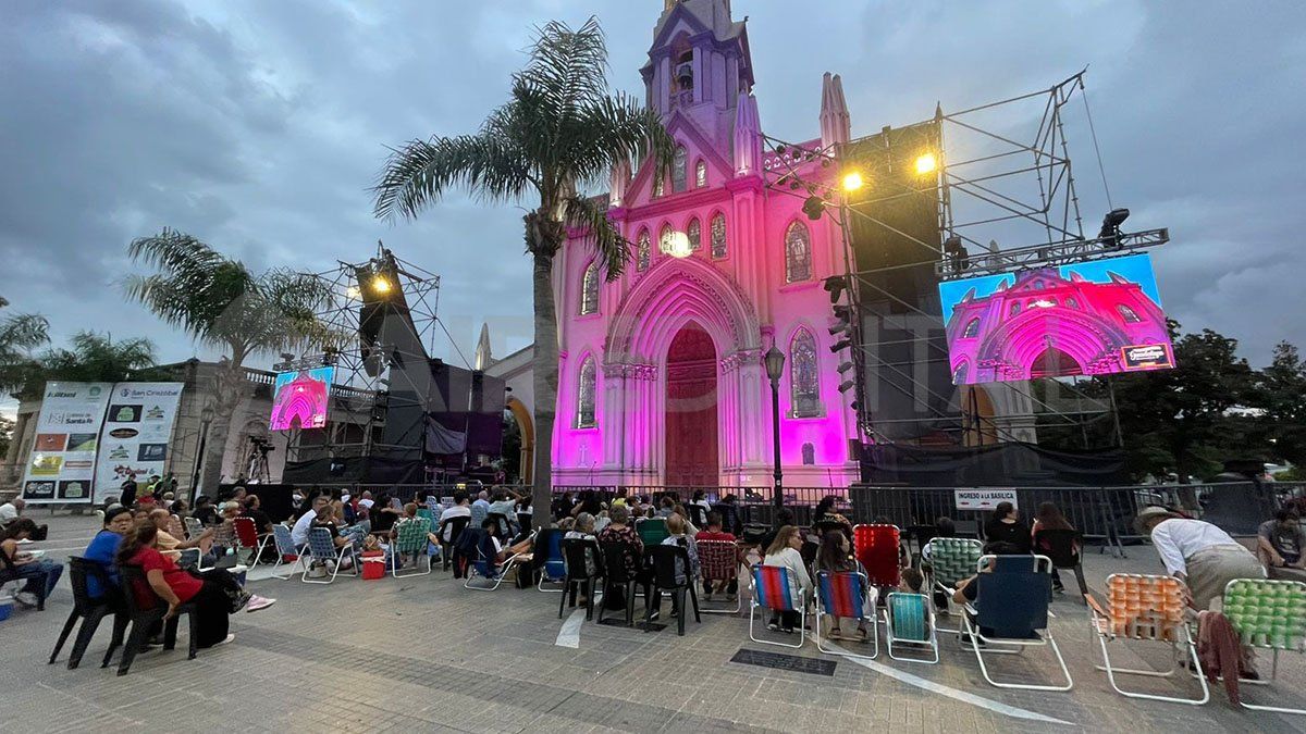 El Festival Folclórico de Guadalupe refuerza su perfil solidario con alimentos para instituciones de salud.