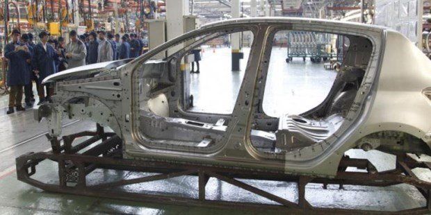 Por la crisis, Renault suspende a 1500 operarios y paraliza su producción