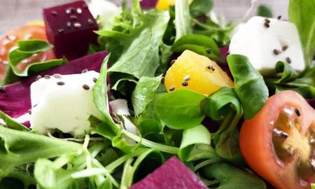 Las ensaladas pueden ser muy versátiles y se pueden preparar de muchas formas diferentes. Las ensaladas pueden ser muy versátiles y se pueden preparar de muchas formas diferentes.