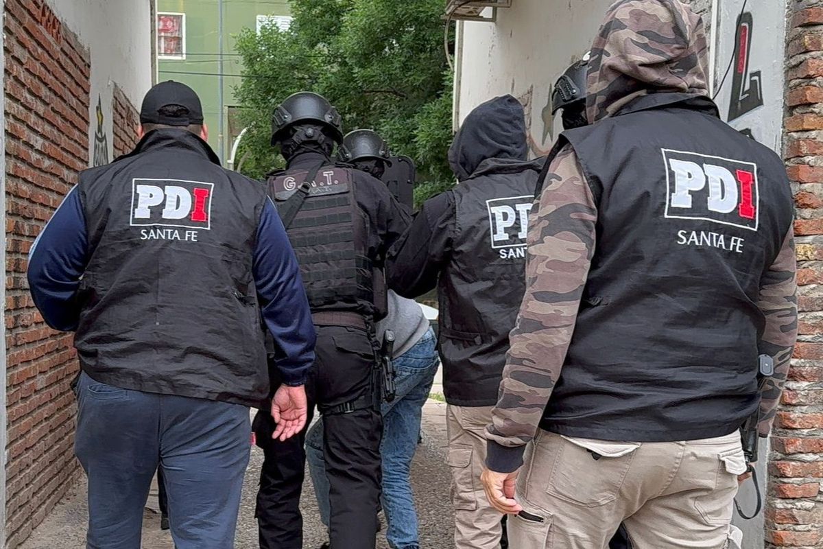 El trabajo de la Policía de Investigaciones permitió registrar 142 detenciones: 81 en la ciudad de Santa Fe y 61 en la zona metropolitana.