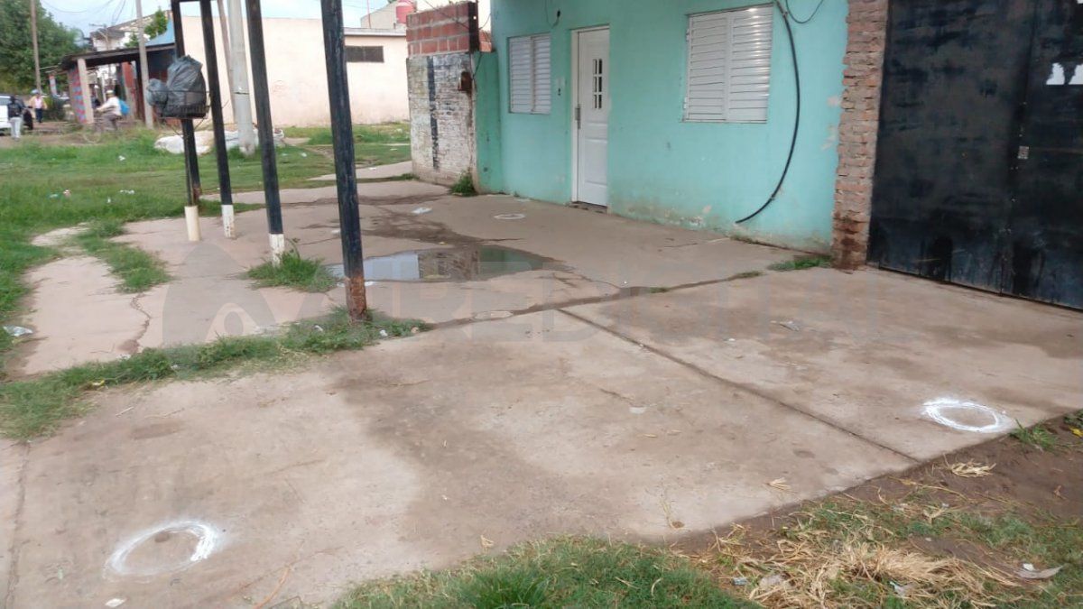 El hombre discutió con sus agresores, que se retiraron del lugar y volvieron a los pocos minutos para perpetrar el ataque