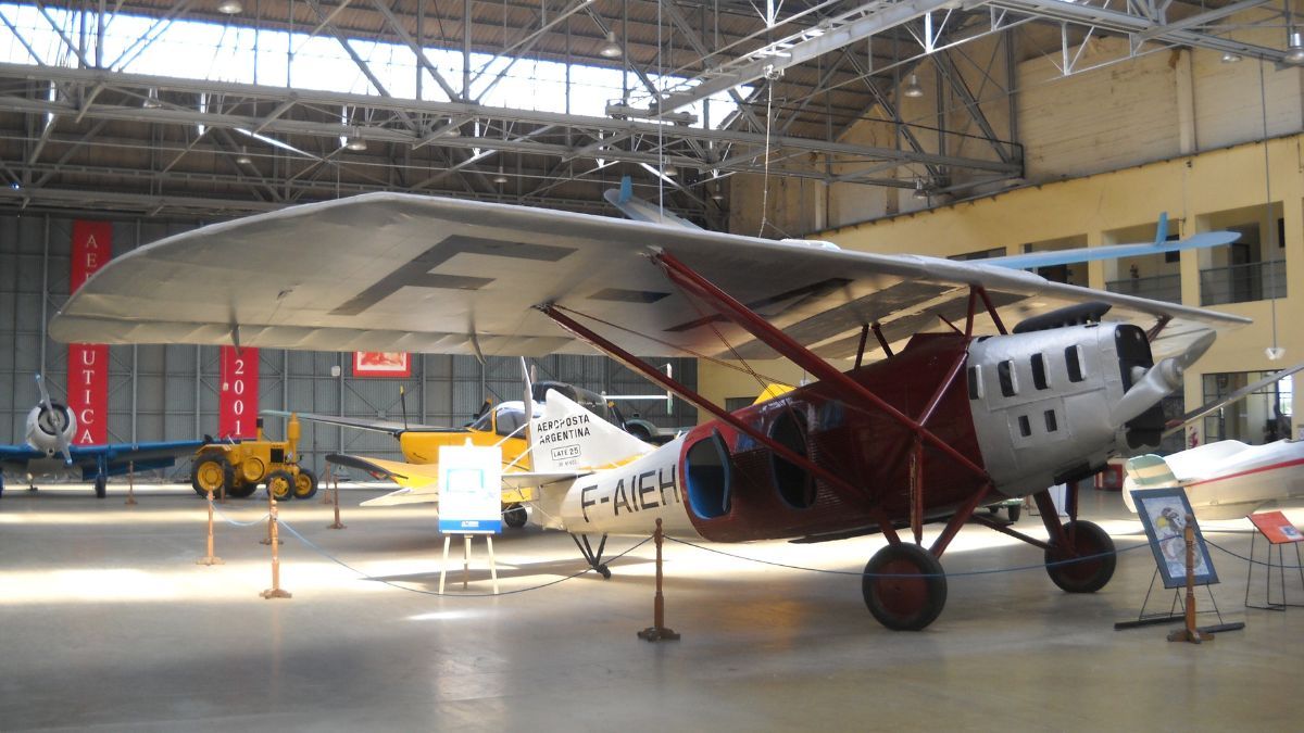 Este es el Latécoère Laté 25, matrícula F-AIEH, uno de los aviones que Antoine operó cuando trabajara como director y piloto de la filial argentina de la Compagnie Générale Aéropostale. Se exhibe en el Museo Nacional de Aeronáutica (MNA) ubicado en Morón, Gran Buenos Aires. Este es el Latécoère Laté 25, matrícula F-AIEH, uno de los aviones que Antoine operó cuando trabajara como director y piloto de la filial argentina de la Compagnie Générale Aéropostale. Se exhibe en el Museo Nacional de Aeronáutica (MNA) ubicado en Morón, Gran Buenos Aires.
