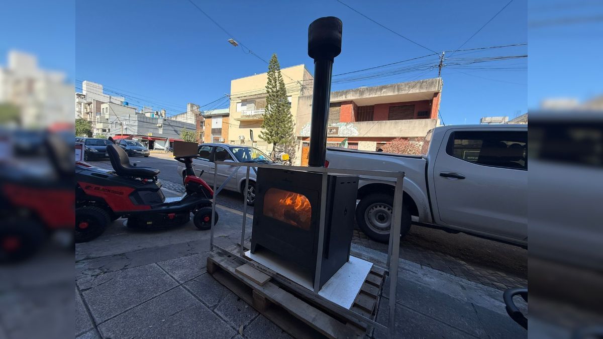 La maxiferretería Bourlot presentó la línea Tromen: salamandras de doble combustión, industria nacional y hasta 6 cuotas sin interés. La maxiferretería Bourlot presentó la línea Tromen: salamandras de doble combustión, industria nacional y hasta 6 cuotas sin interés.