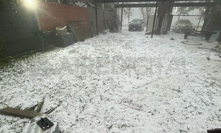 El temporal, que se extendió entre 12 y 16 minutos, dejó a la ciudad con un panorama desolador. El temporal, que se extendió entre 12 y 16 minutos, dejó a la ciudad con un panorama desolador.