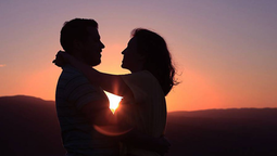 Soñar con alguien que ya murió y te abraza: el significado oculto