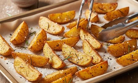 Papas sin freír: el secreto de los chefs para que salgan crujientes y más saludables. Papas sin freír: el secreto de los chefs para que salgan crujientes y más saludables.