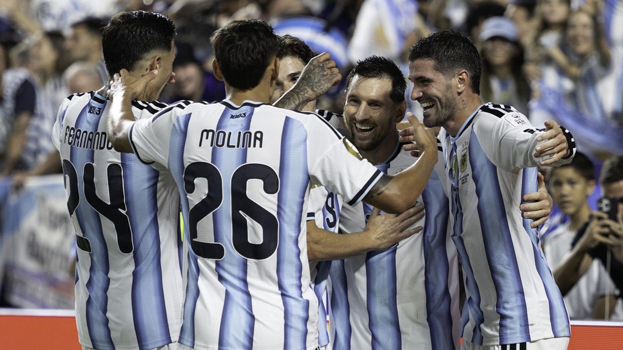 Lionel Messi festeja el tercer gol de Argentina que enfreta a Argelia por el grupo J del Mundial 2026.