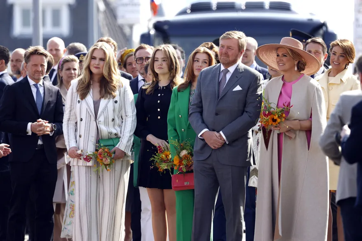 El rey Guillermo-Alejandro de Holanda, la reina Máxima y las princesas Ariane, Alexia y Amalia asisten a una reunión por el Día del Rey en Maastricht, el 27 de abril de 2022.MARCEL VAN HOORN - ANP