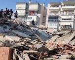Hay edificios derrumbados y casas agrietadas. Hay edificios derrumbados y casas agrietadas.