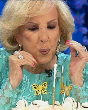 Los fanáticos promueven un homenaje conjunto entre los principales canales para el centenario de Mirtha Legrand. Los fanáticos promueven un homenaje conjunto entre los principales canales para el centenario de Mirtha Legrand.