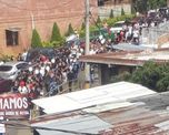 video: pancartas, tiros al aire y una procesion interminable para despedir a el oso un criminal muerto en colombia video: pancartas, tiros al aire y una procesion interminable para despedir a el oso un criminal muerto en colombia