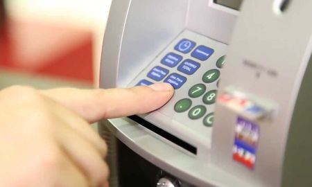 Cierran los bancos en los feriados del lunes 3 y martes 4 de marzo por Carnaval. Cierran los bancos en los feriados del lunes 3 y martes 4 de marzo por Carnaval.
