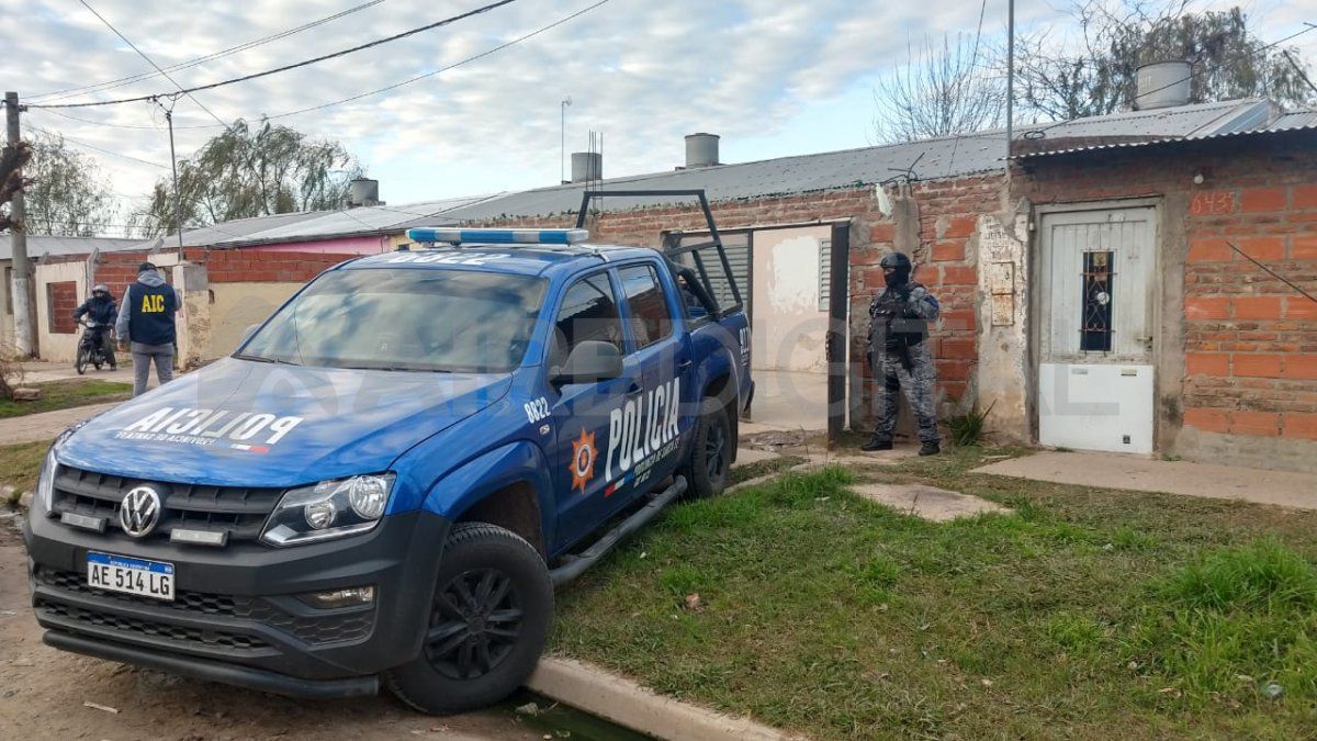 La Agencia de Investigación Criminal lleva adelante la investigación que permitió la identificación de ocho integrantes de la banda. Dos siguen prófugos.