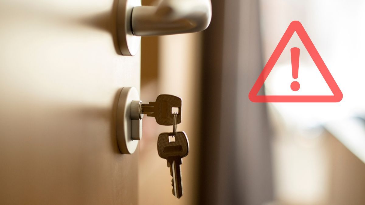 Por qué no recomiendan dejar las llaves puestas en puerta de noche.