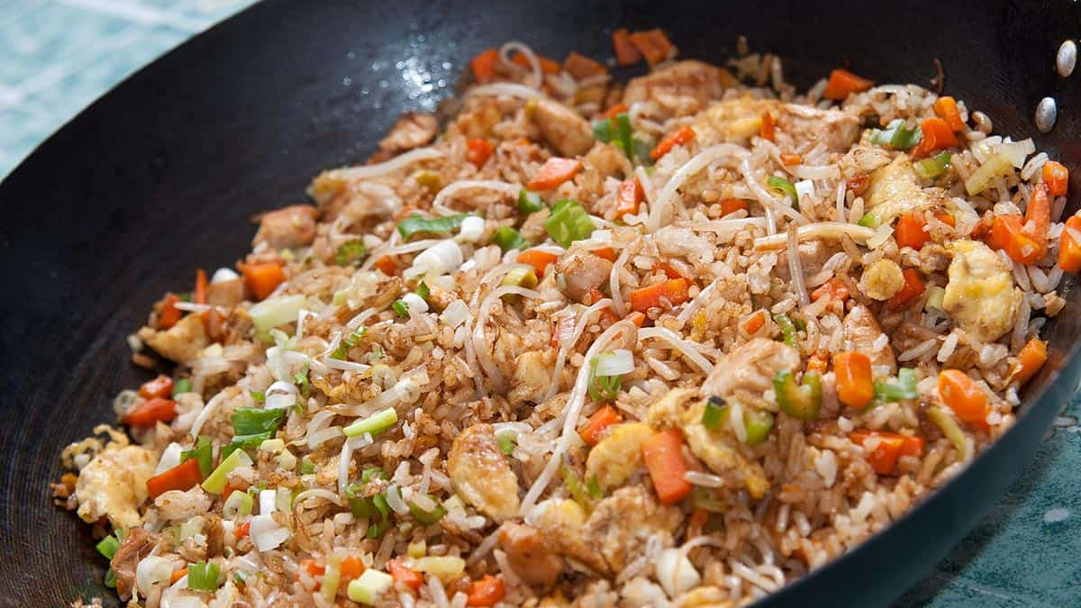 Sencillo e innovador: la receta fácil y rápida para hacer arroz chino venezolano