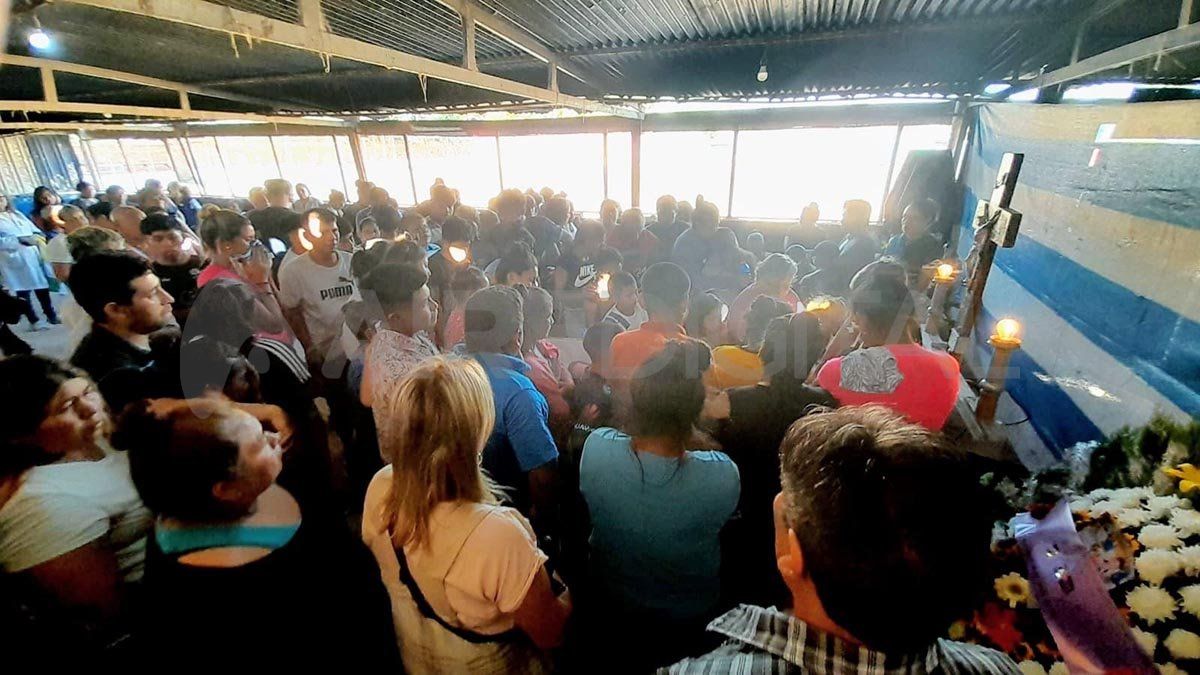 Imágenes del velorio de Máximo Jerez, el niño rosarino de 11 años que murió alcanzado por una bala el domingo.