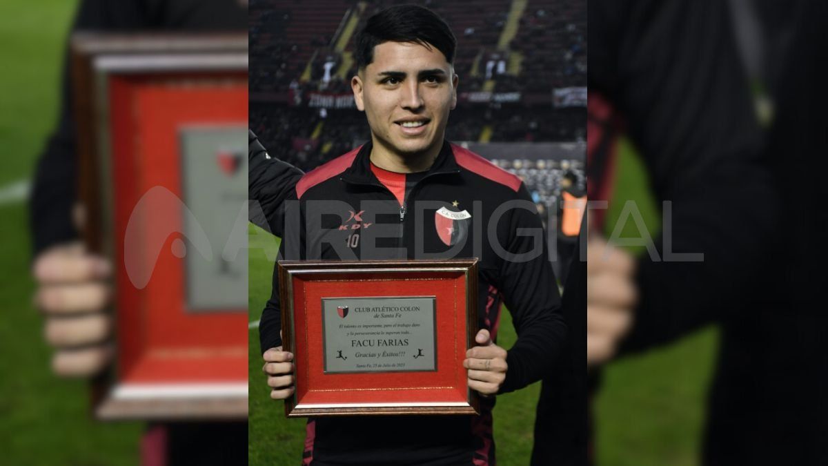 ¡Plaqueta y ovación! El reconocimiento de Colón para Facundo Farías ¡Plaqueta y ovación! El reconocimiento de Colón para Facundo Farías