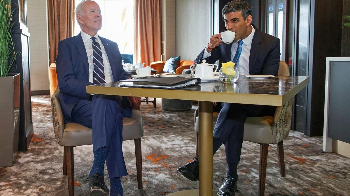 Biden realizó una escala en Londres antes de viajar a Vilnius. Biden realizó una escala en Londres antes de viajar a Vilnius.