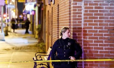 La Policía vigila la zona donde hubo un tiroteo. La Policía vigila la zona donde hubo un tiroteo.
