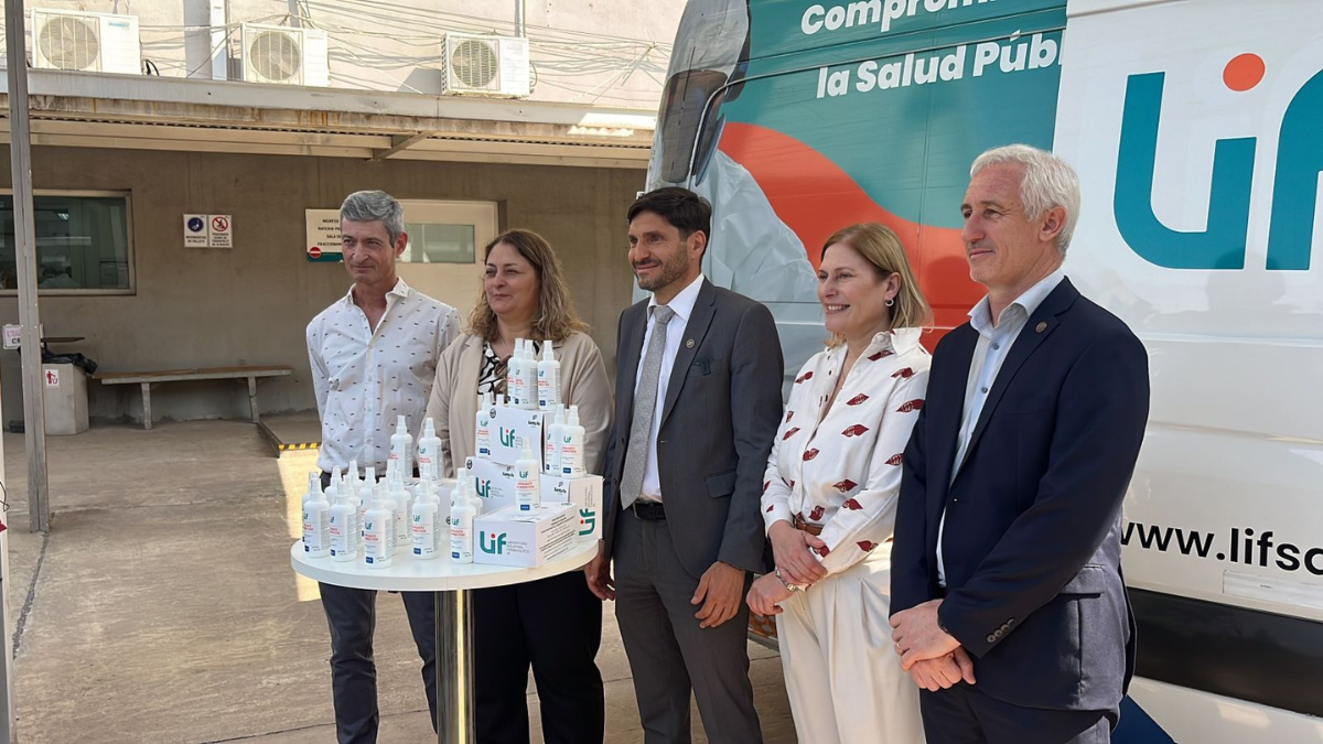 El gobernador Maximiliano Pullaro recorrió las instalaciones del LIF junto a la vicegobernadora, Gisela Scaglia, la ministra de Salud, Silvia Ciancio, el secretario de Cooperación, Cristian Cunha y autoridades del LIF. 