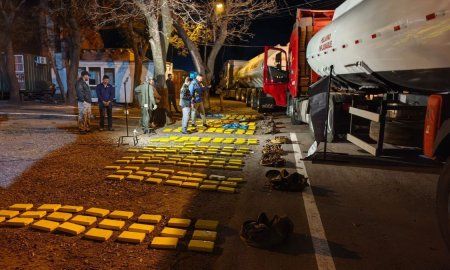El hallazgo de los paquetes de cocaína a cargo de la Gendarmería Nacional El hallazgo de los paquetes de cocaína a cargo de la Gendarmería Nacional