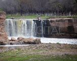 El salto del Pavón se encuentra a pocos kilómetros de Rosario y a dos horas y media de la ciudad de Santa Fe. El salto del Pavón se encuentra a pocos kilómetros de Rosario y a dos horas y media de la ciudad de Santa Fe.