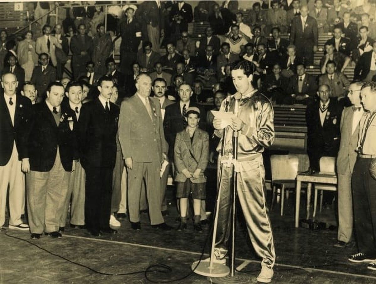 El pivot Oscar Alberto Furlong (hablando en la ceremonia inaugural que se desarrolló el 22 de octubre de 1950 en el Luna Park) fue el máximo anotador de la Selección, con 67 tantos. Tal era su nivel de juego que, luego de los Juegos Olímpicos de Londres 1948, había recibido una muy buena oferta de los Minneapolis Lakers, por entonces campeones vigentes de la NBA, que finalmente rechazó.