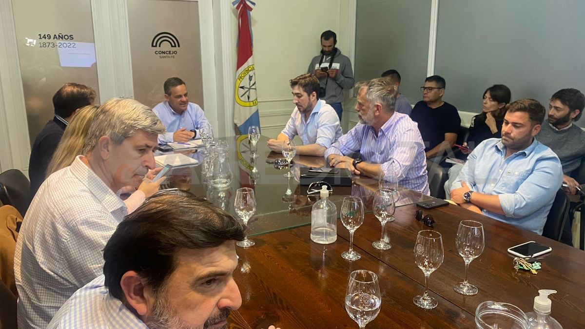 En conferencia de prensa, Alejandro Caveggia, de las pymes afirmó que "tenemos que definir si Santa Fe es una ciudad de fiesta, turismo o descanso", y que sin nocturnidad no hay turismo.