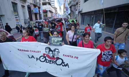 La marcha a 22 años de la inundación en Santa Fe se realizó este martes. La marcha a 22 años de la inundación en Santa Fe se realizó este martes.