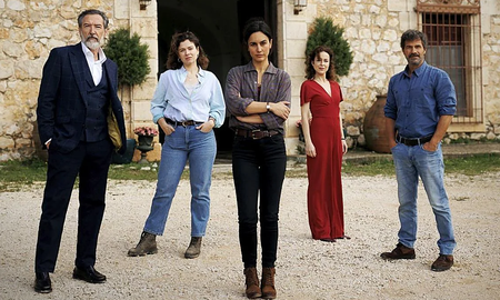 Un drama rural con secretos y denuncia social que ya es furor. Un drama rural con secretos y denuncia social que ya es furor.