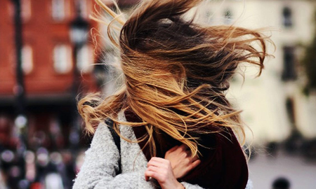 Paso a paso te contamos cómo hidratar el cabello seco y con falta de brillo. Paso a paso te contamos cómo hidratar el cabello seco y con falta de brillo.