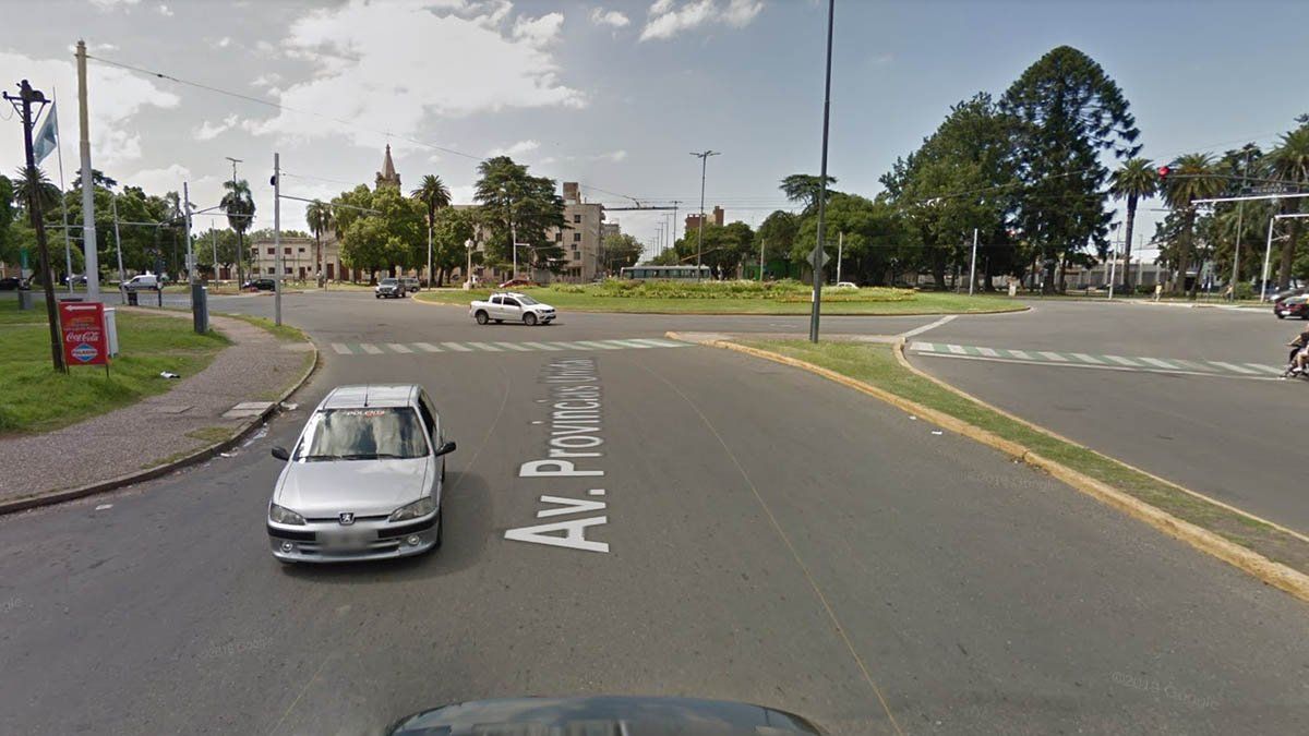 El conductor contó que un hombre de 50 años lo paró en la zona de las cuatro plazas.