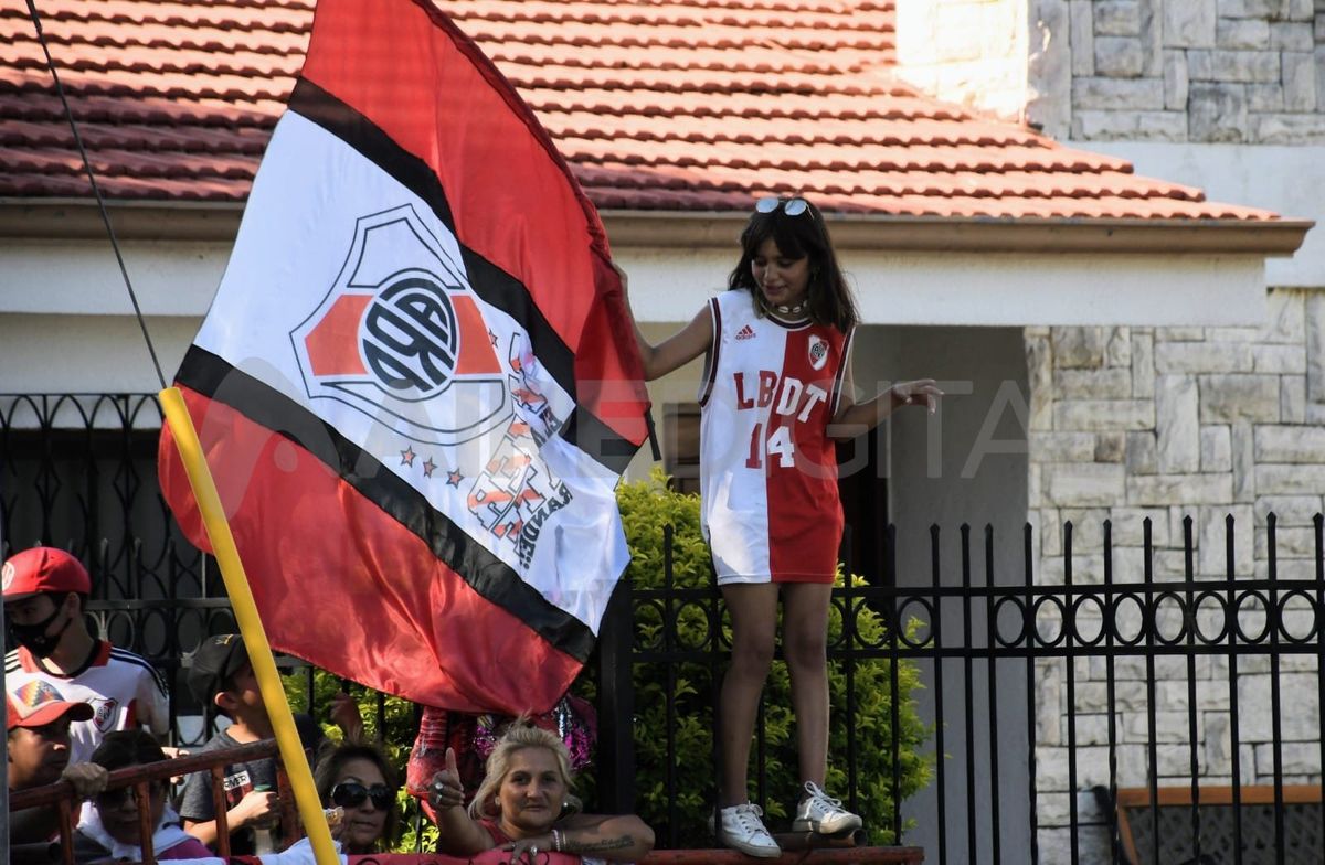 La hinchada de River ya llegó a Santiago del Estero.