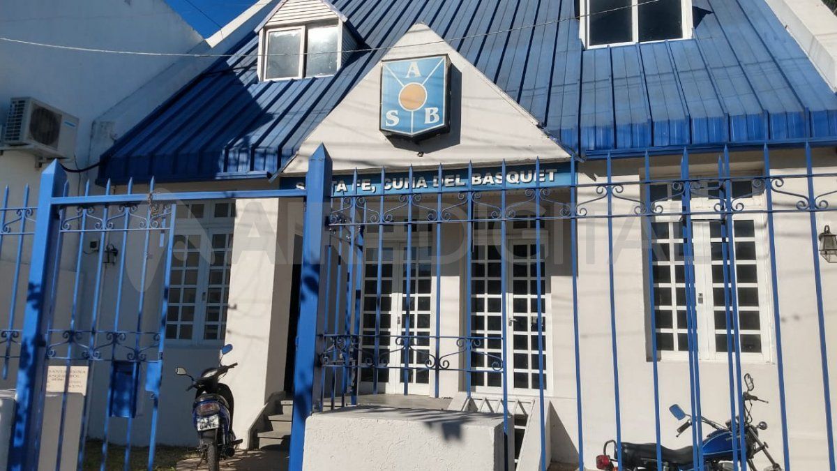 La conferencia fue realizada este viernes por la mañana en la Asociación Santafesina de Basquet, en Bv. Pellegrini al 2700.