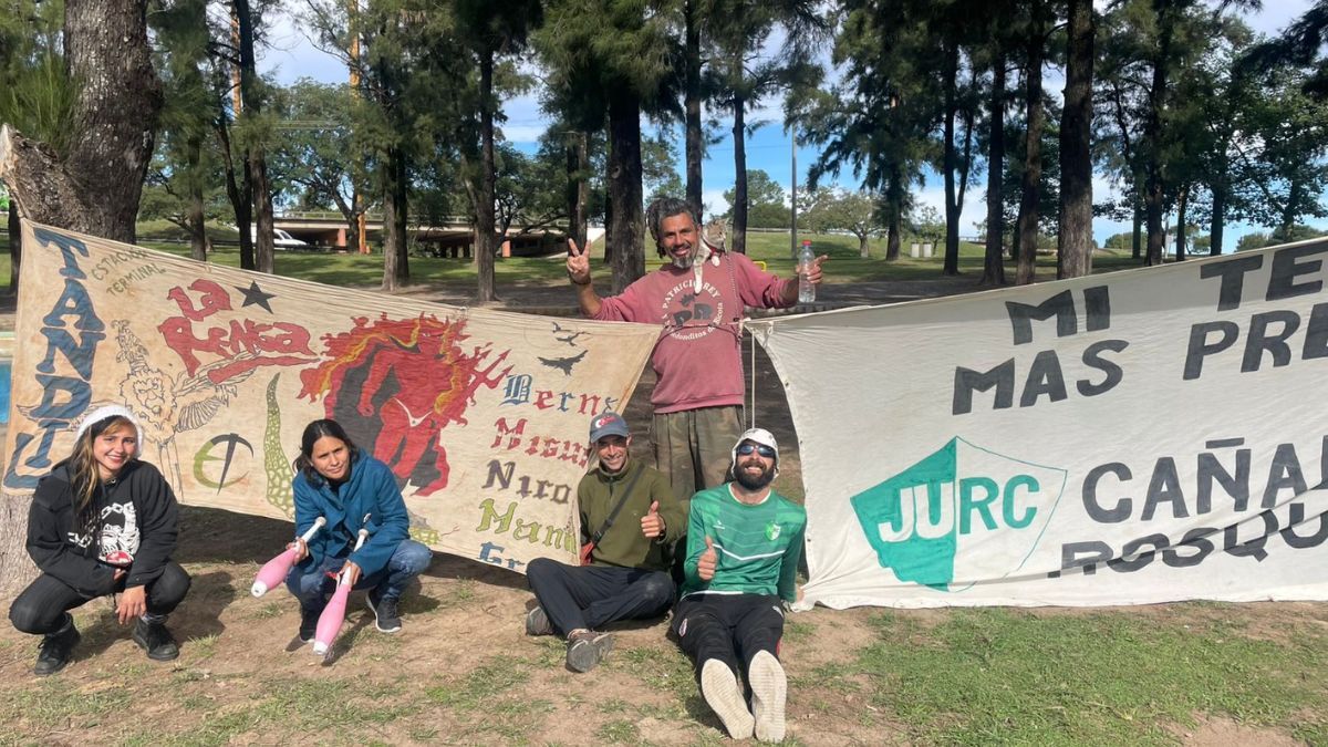 Los fanáticos de La Renga ya están acampando en el Parque del Sur.