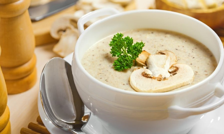 Cómo hacer una sopa crema de champiñones al vino blanco Cómo hacer una sopa crema de champiñones al vino blanco