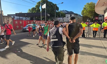 Fue a la cancha a ver Vélez vs Boca y quedó detenido por abuso sexual simple. Fue a la cancha a ver Vélez vs Boca y quedó detenido por abuso sexual simple.